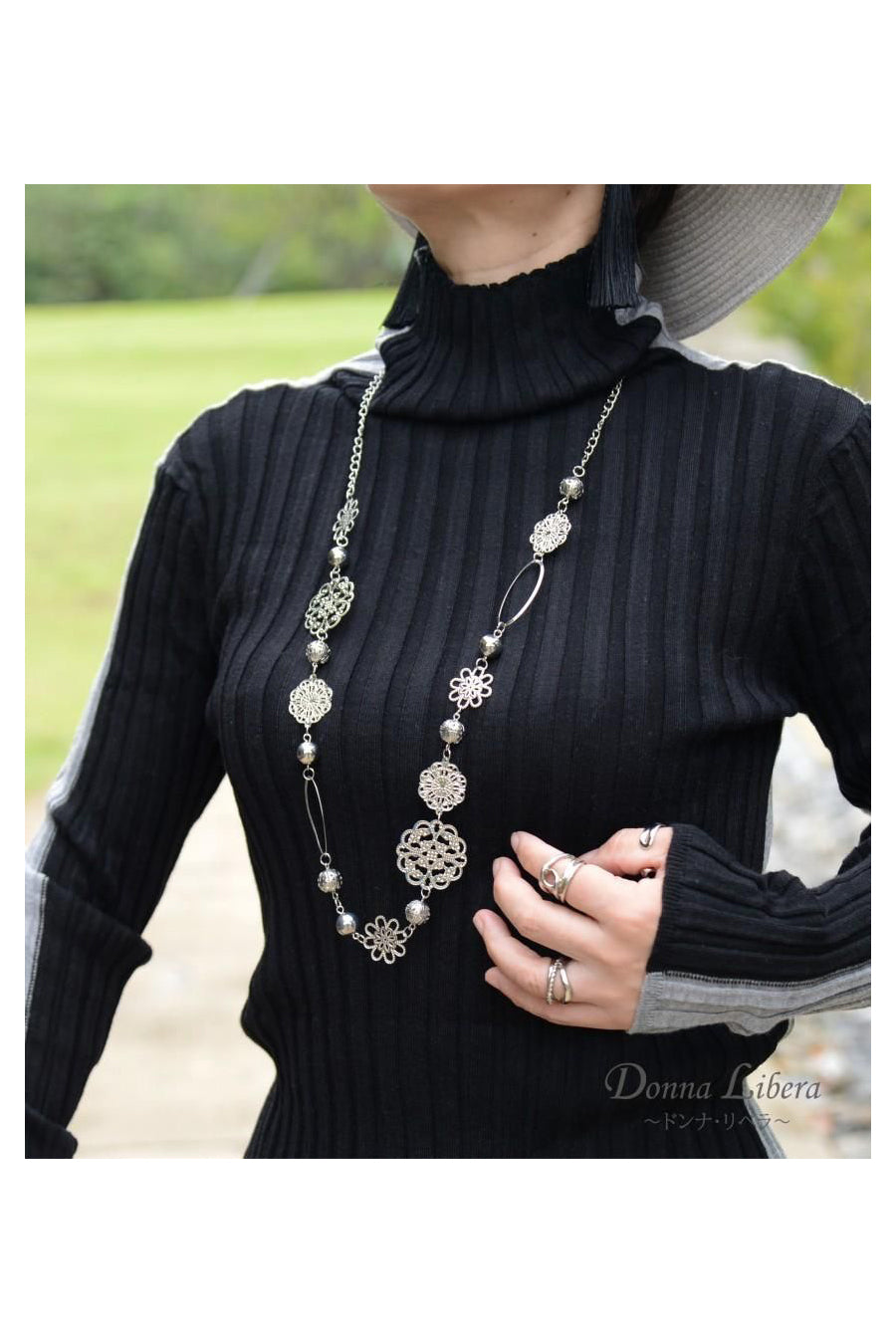 軽量フラワーロングネックレス