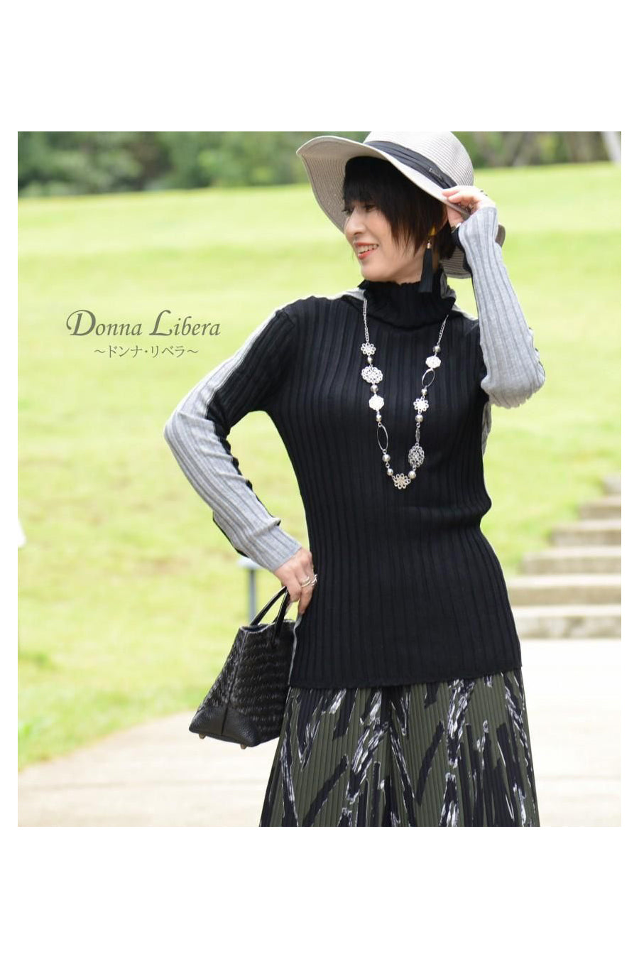 軽量フラワーロングネックレス