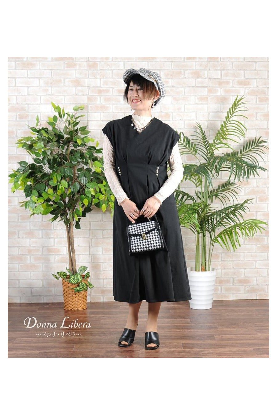 スワロフスキーボールネックレス