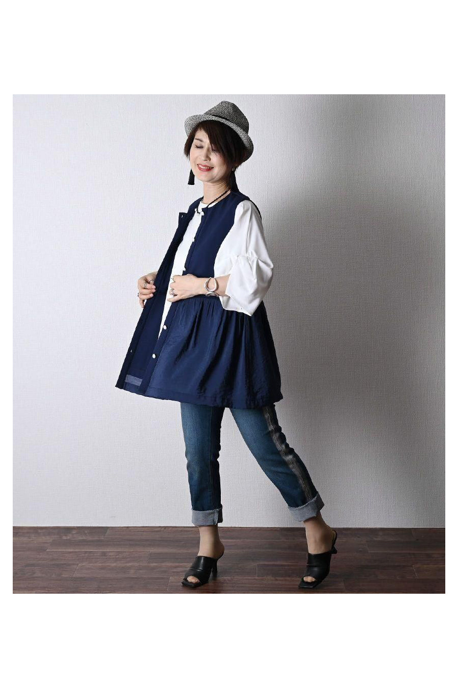 気になる部分を可愛くカバー!異素材切り替え フリルベスト