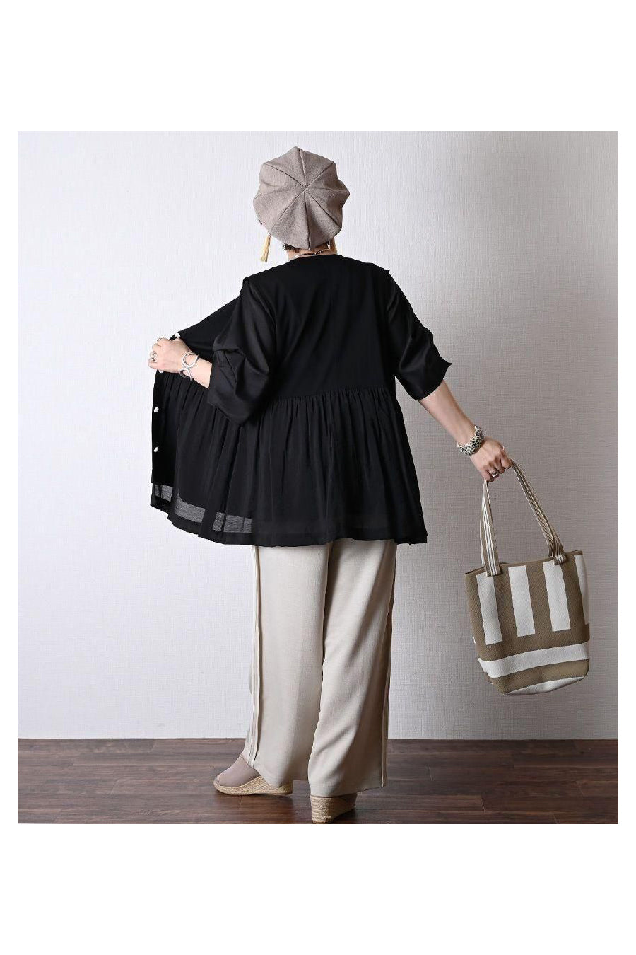 気になる部分を可愛くカバー!異素材切り替え フリルベスト