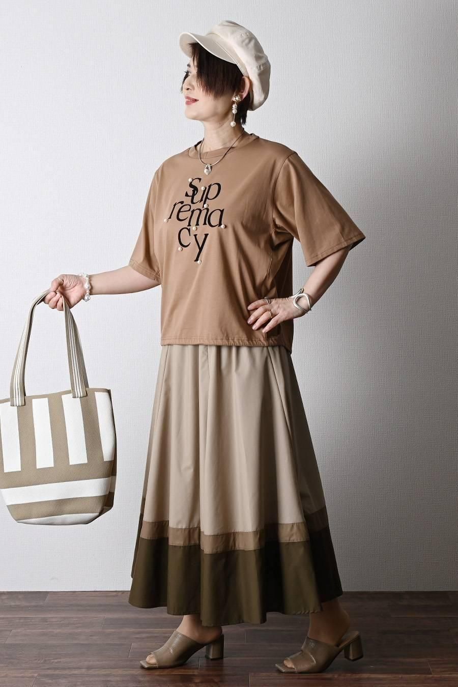 フロッキープリント&パール 格上カットソー+トリコロールフレアスカート2点セットコーデ