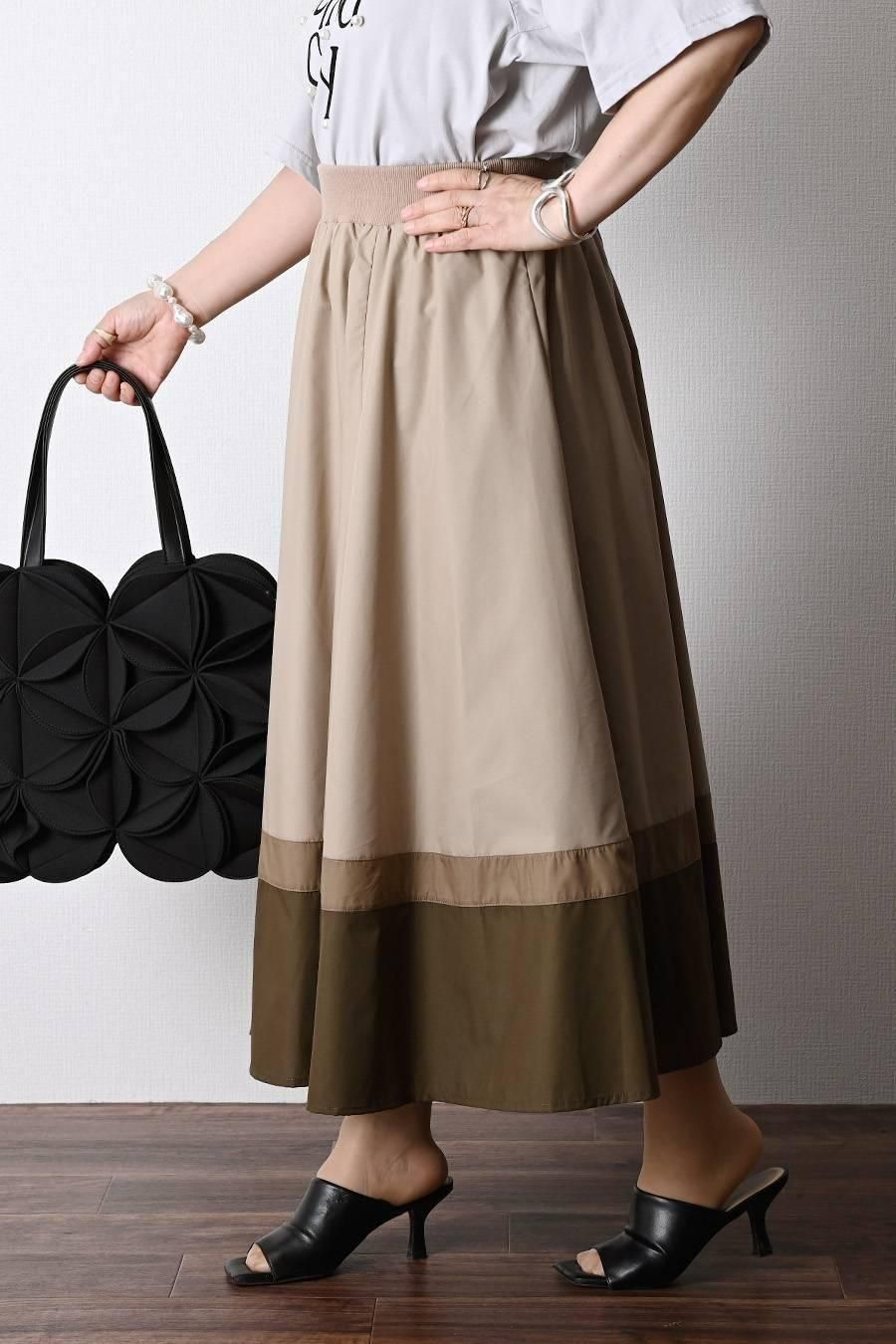 フロッキープリント&パール 格上カットソー+トリコロールフレアスカート2点セットコーデ