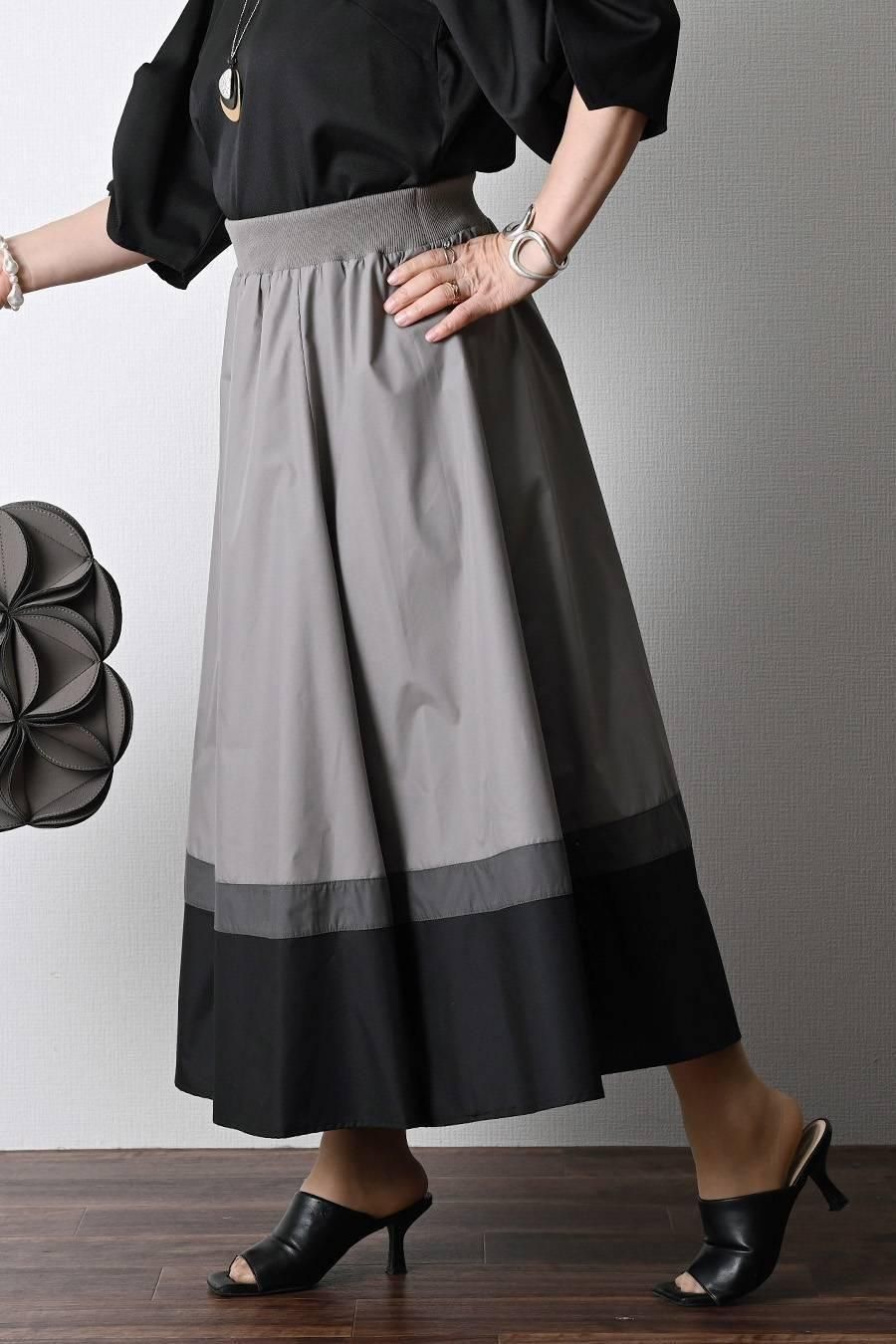 フロッキープリント&パール 格上カットソー+トリコロールフレアスカート2点セットコーデ