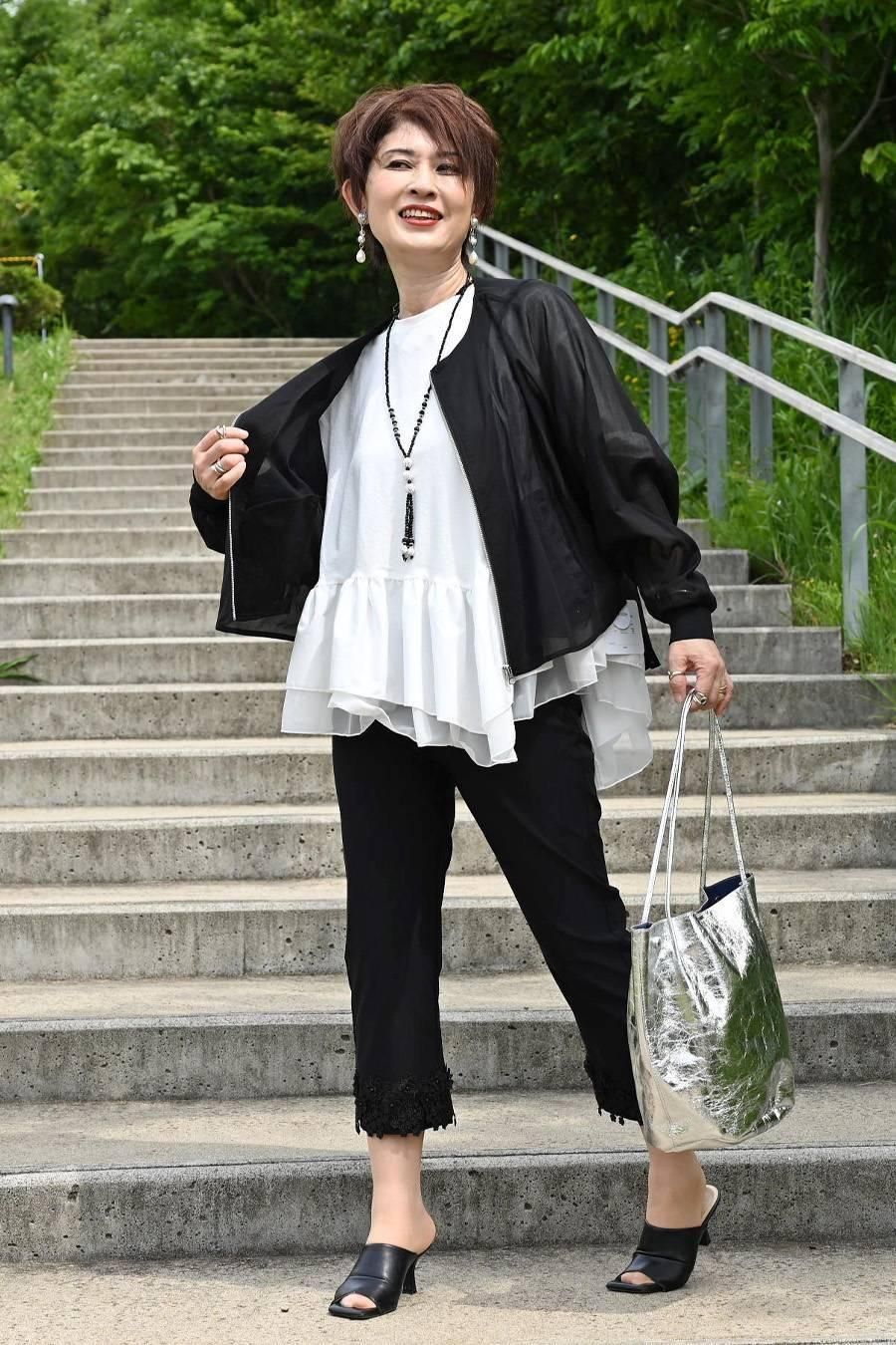 大人だってフリル!アシンメトリー切り替え ペプラムカットソー