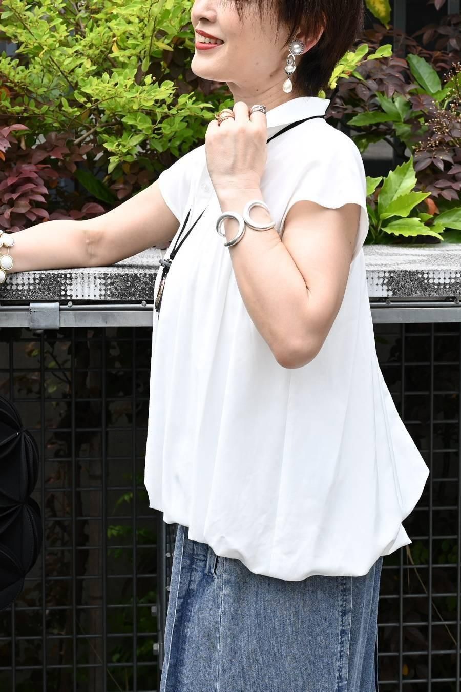 キャップスリーブバルーン裾ブラウス