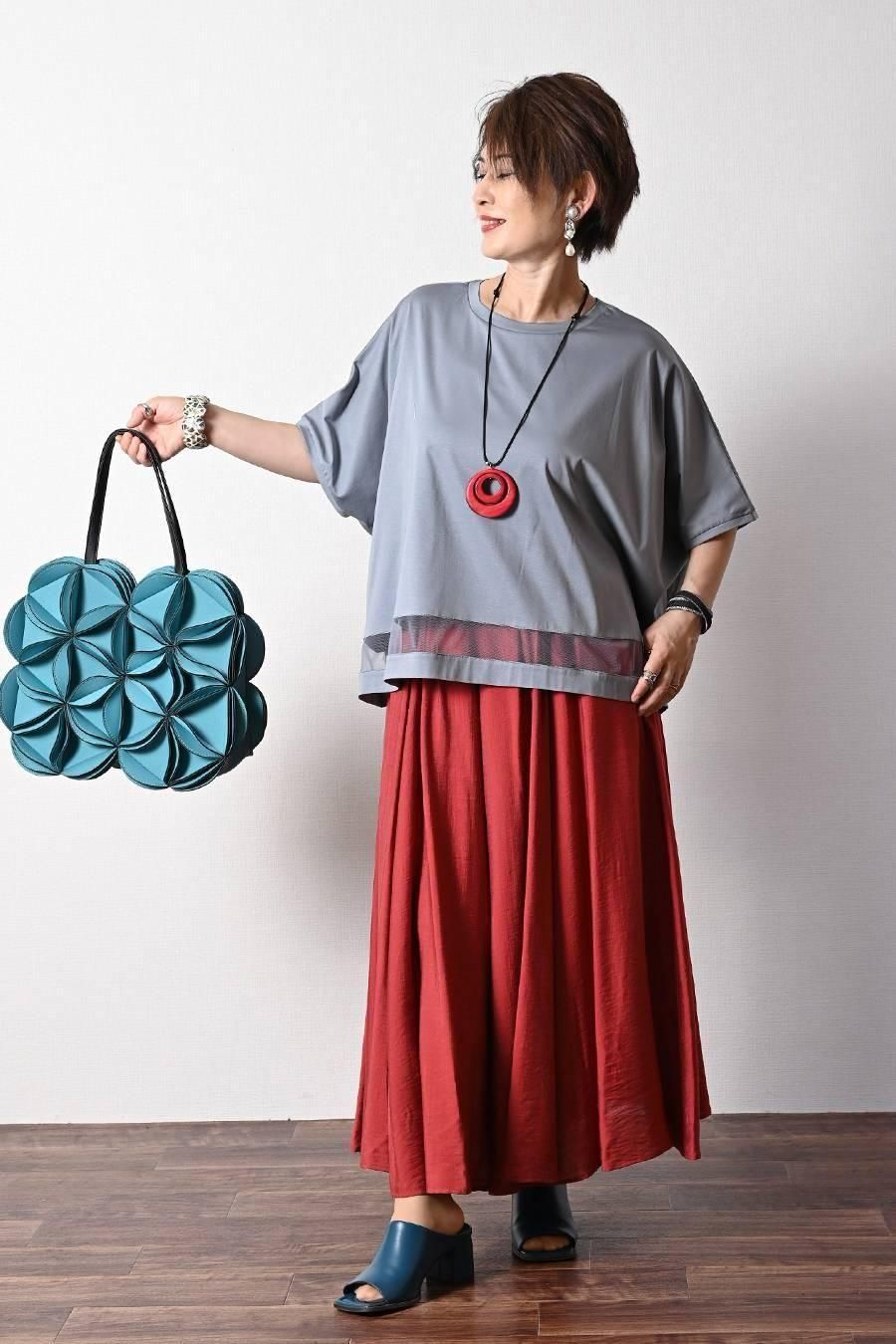 微光沢8枚接(は)ぎフレアスカート