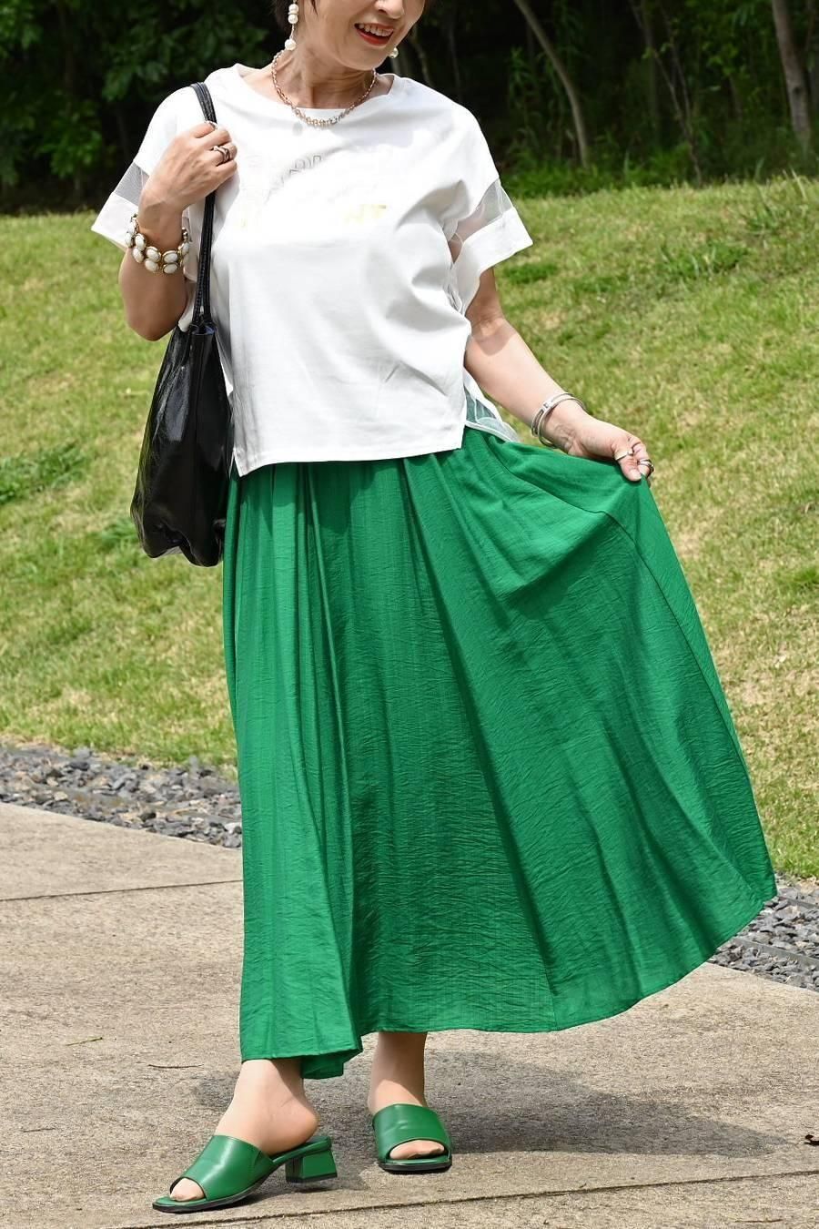 微光沢8枚接(は)ぎフレアスカート