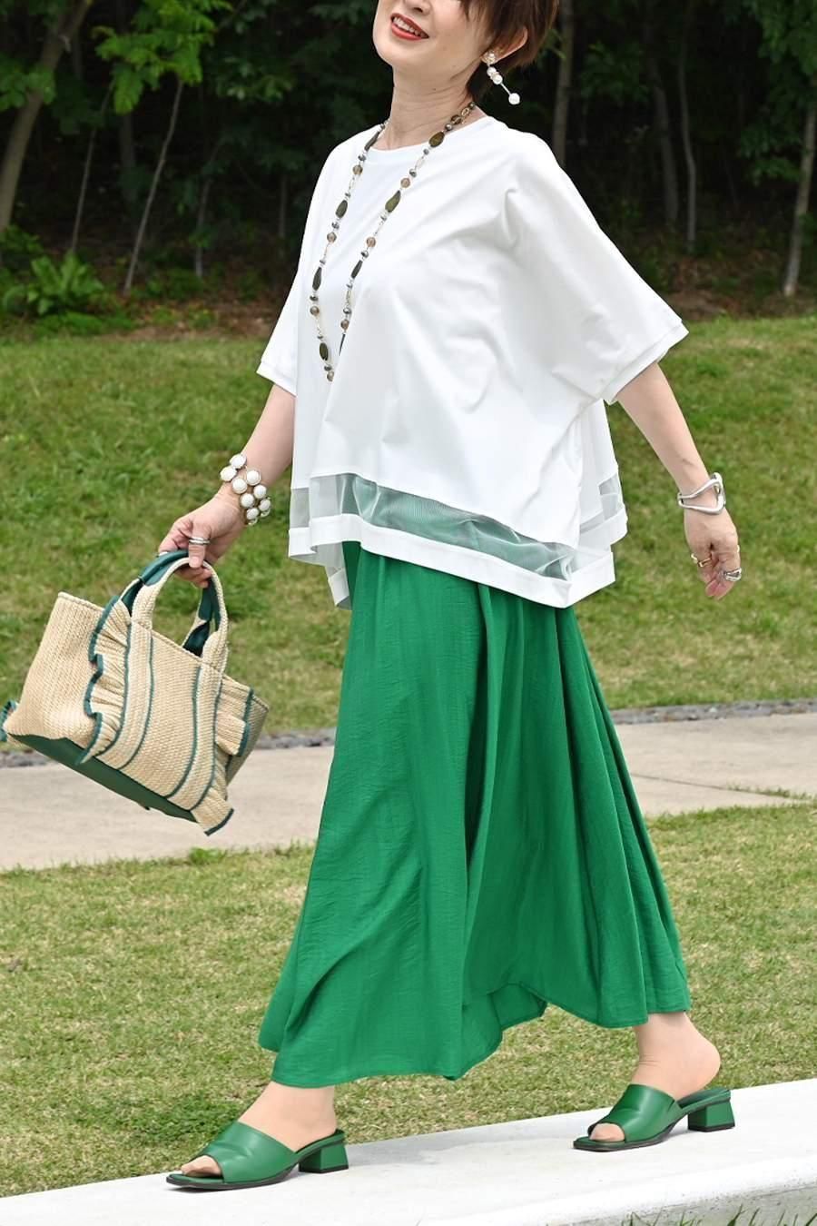 スクエア型チュール切り替えプルオーバー+微光沢8枚接ぎフレアスカート