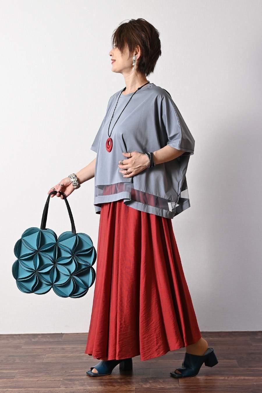 スクエア型チュール切り替えプルオーバー+微光沢8枚接ぎフレアスカート