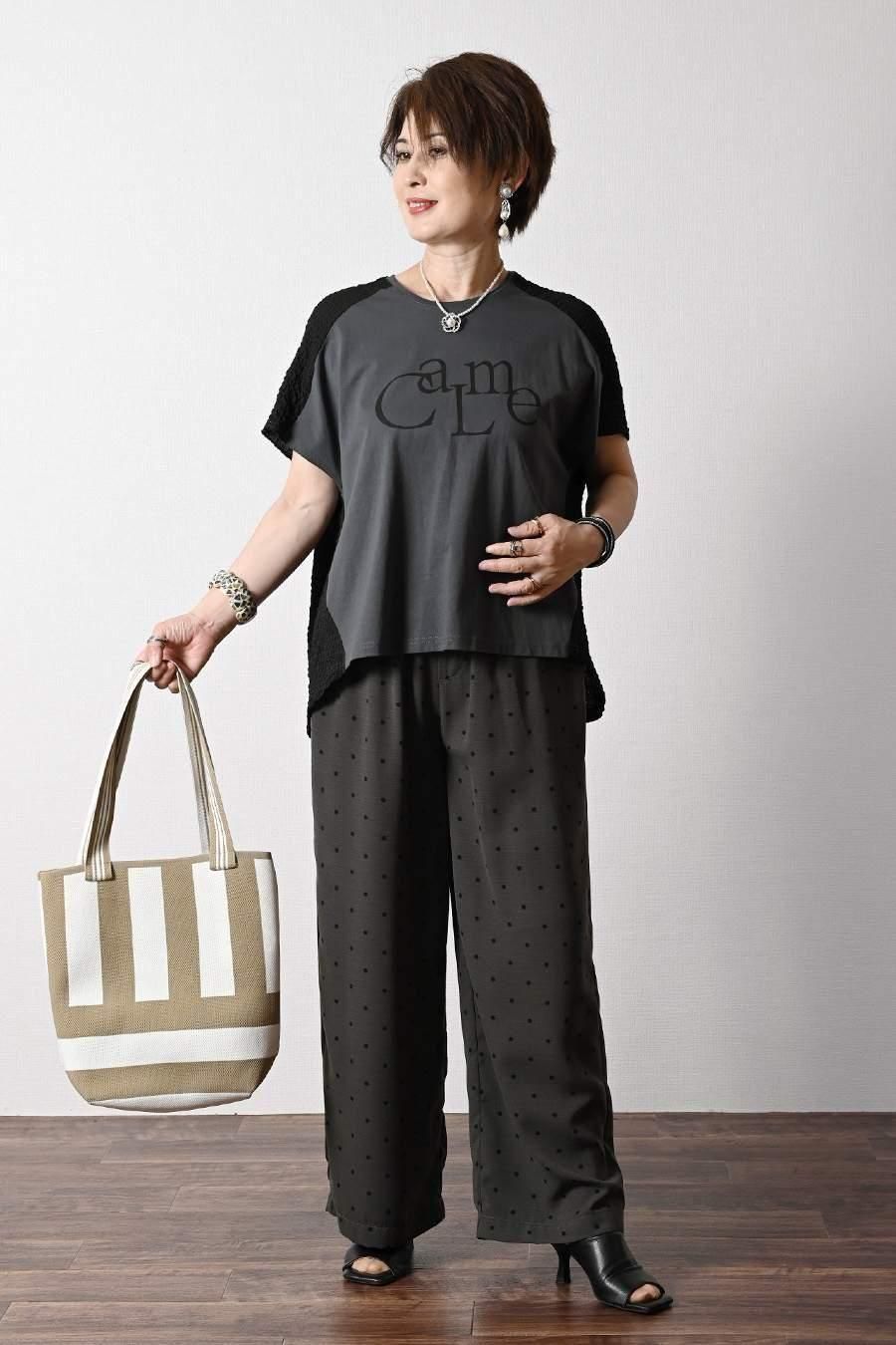 異素材切り替え ロゴ入りカットソー+水玉プリントワイドパンツ2点セットコーデ