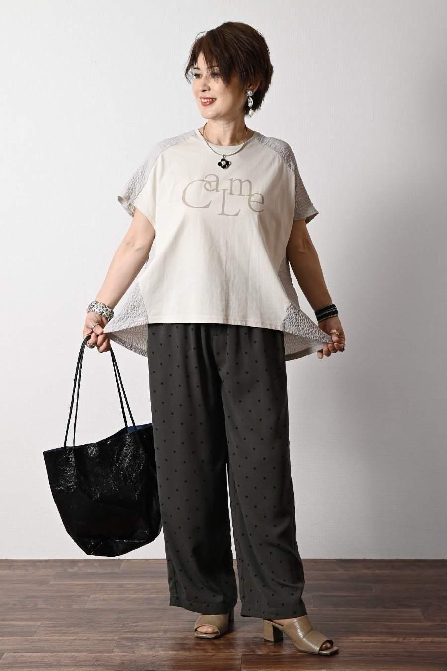 異素材切り替え ロゴ入りカットソー+水玉プリントワイドパンツ2点セットコーデ