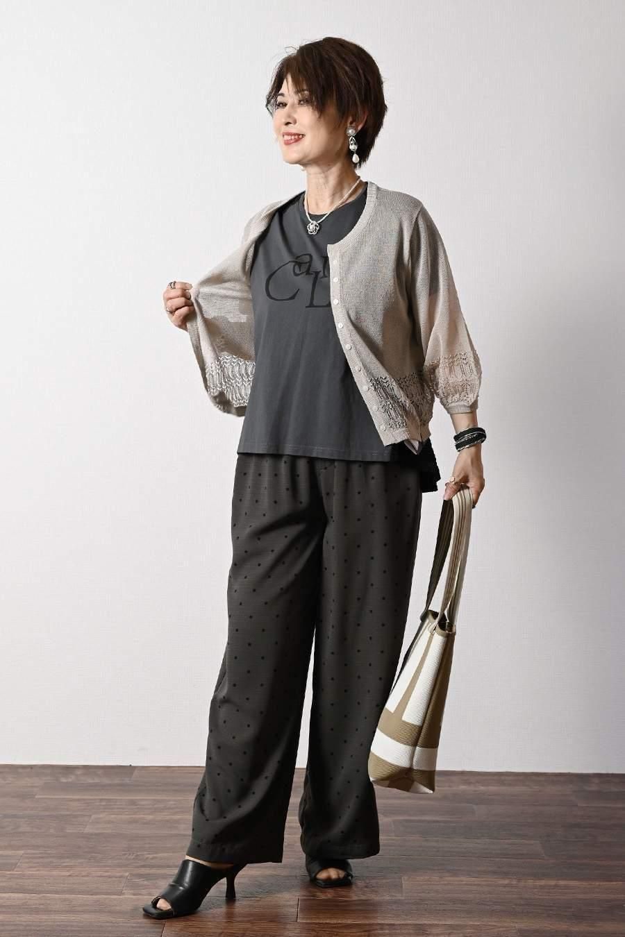 異素材切り替え ロゴ入りカットソー+水玉プリントワイドパンツ2点セットコーデ