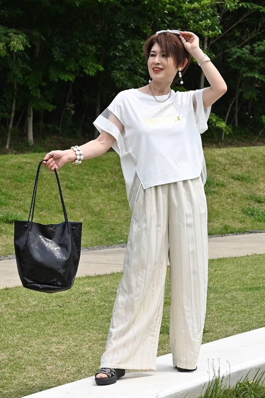 シャドーストライプキャップスリーブブラウス+シャドーストライプワイドパンツ2点セットコーデ