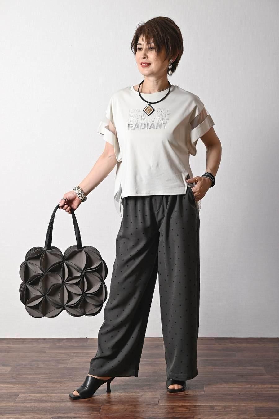 大人の理想の肌見せが叶う!箔プリント&チュール切り替えカットソー