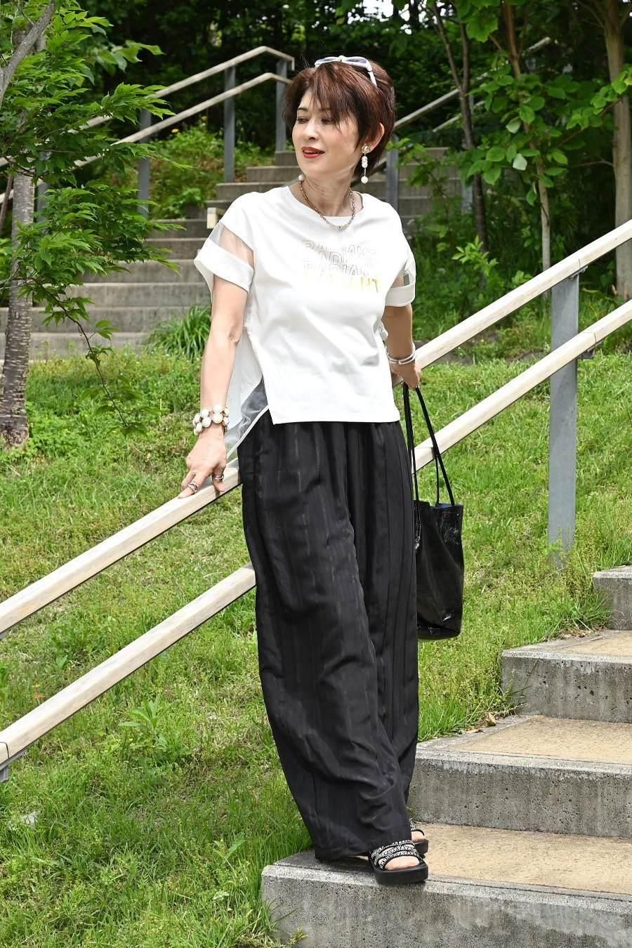 箔プリント&チュール切り替えカットソー+シャドーストライプワイドパンツ2点セットコーデ