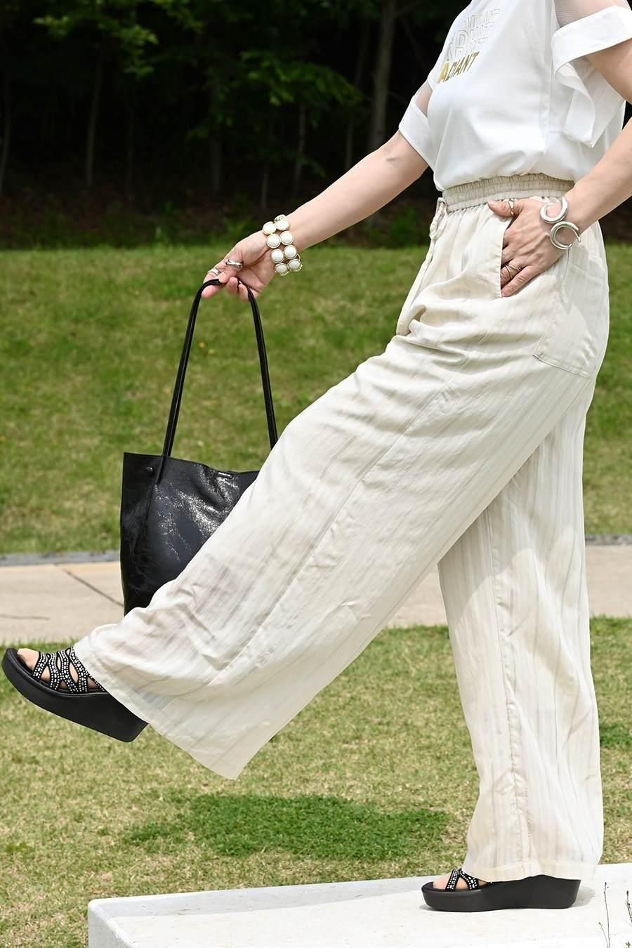 箔プリント&チュール切り替えカットソー+シャドーストライプワイドパンツ2点セットコーデ