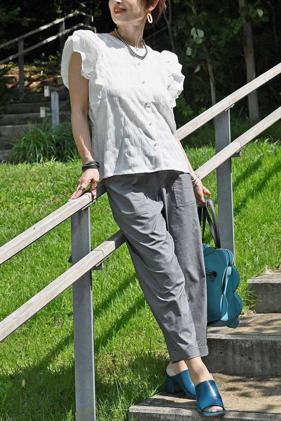 2段フリル袖ラウンドネックブラウス+麻混シャンブレー超ストレッチ軽涼パンツ2点セット<クーポンでメンバーPriceからMAX10%OFF>