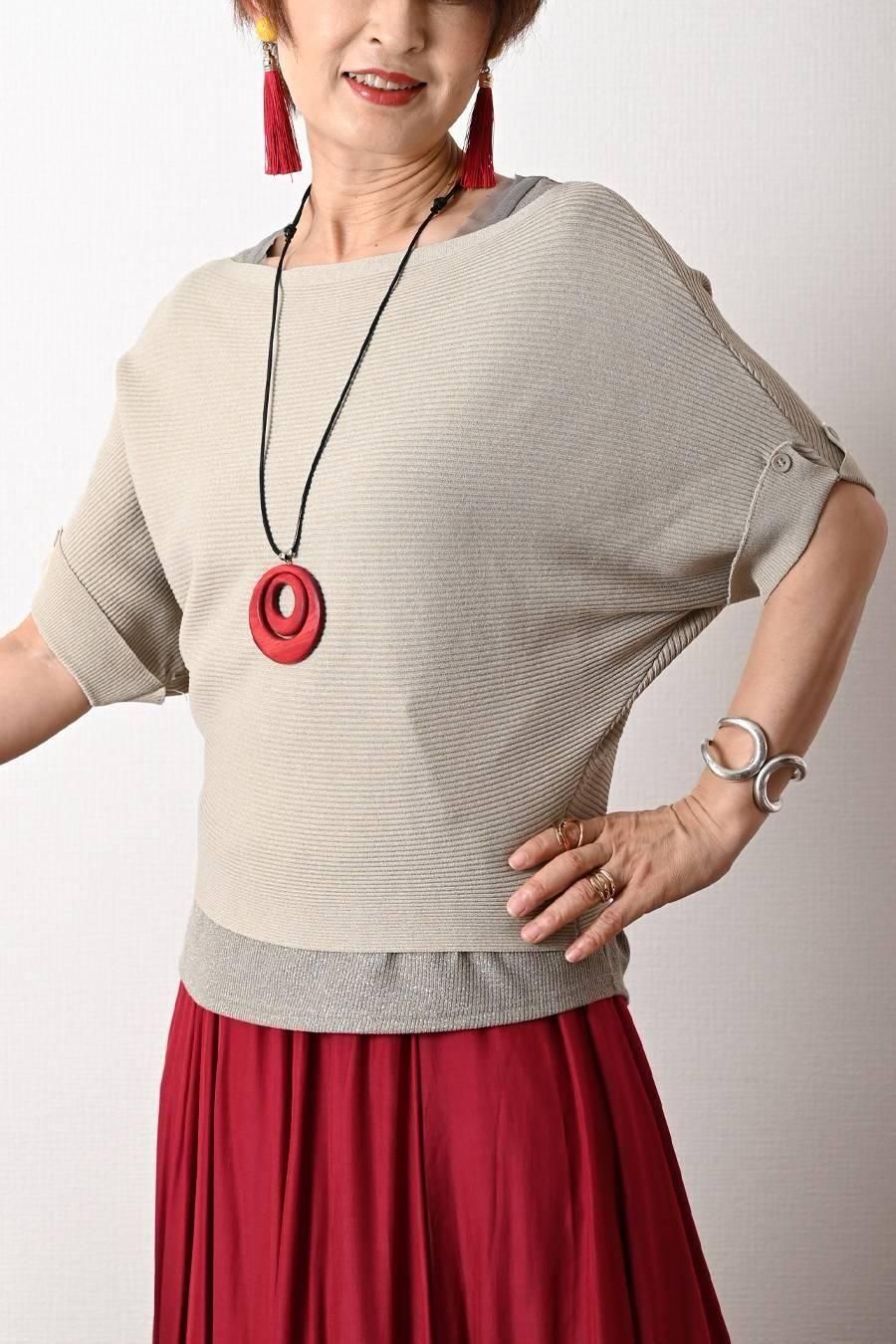 編地がキレイなボートネックニット