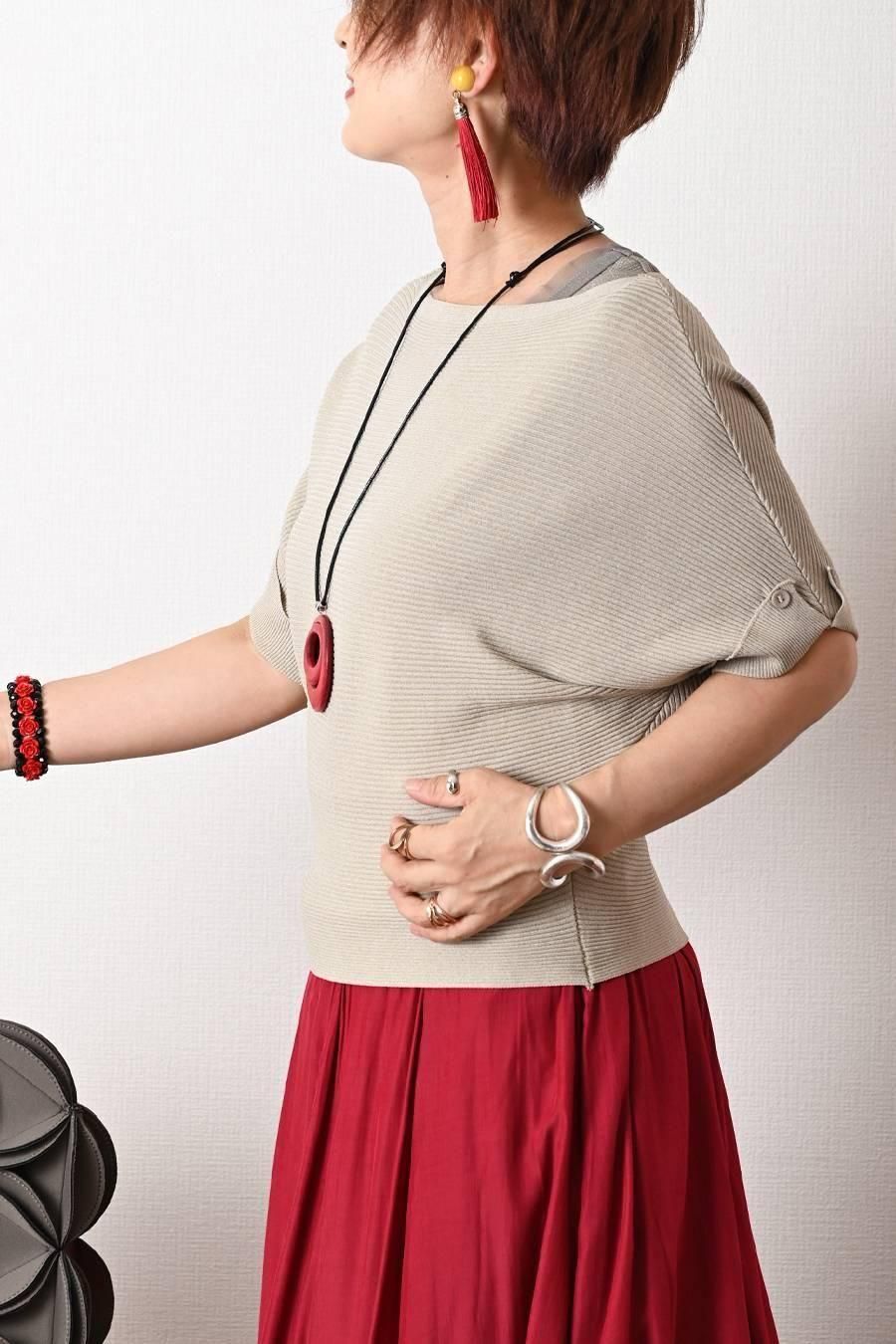 編地がキレイなボートネックニット