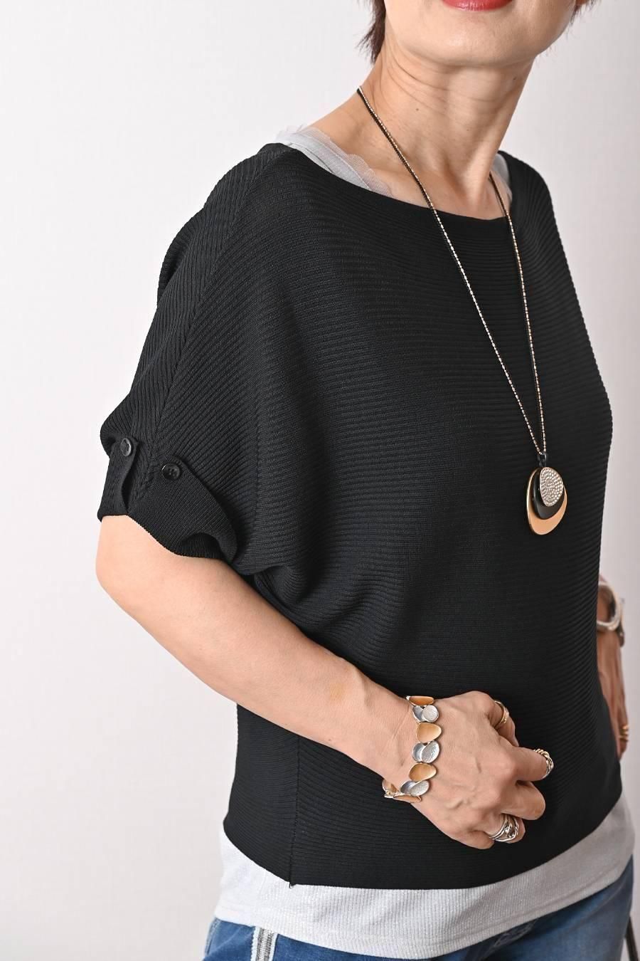 編地がキレイなボートネックニット