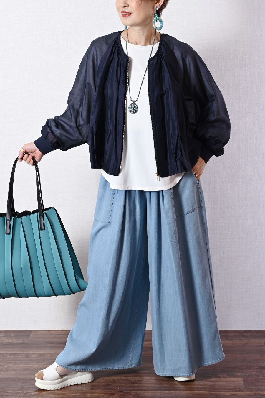 胸元に華やかなアクセントを ボヘミアン調 モザイクサークルネックレス