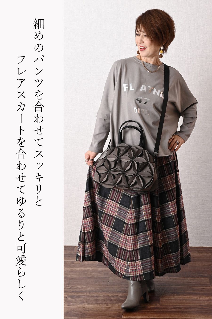 BIGシルエットでシーズンレス!箔プリント レイヤード風プルオーバー