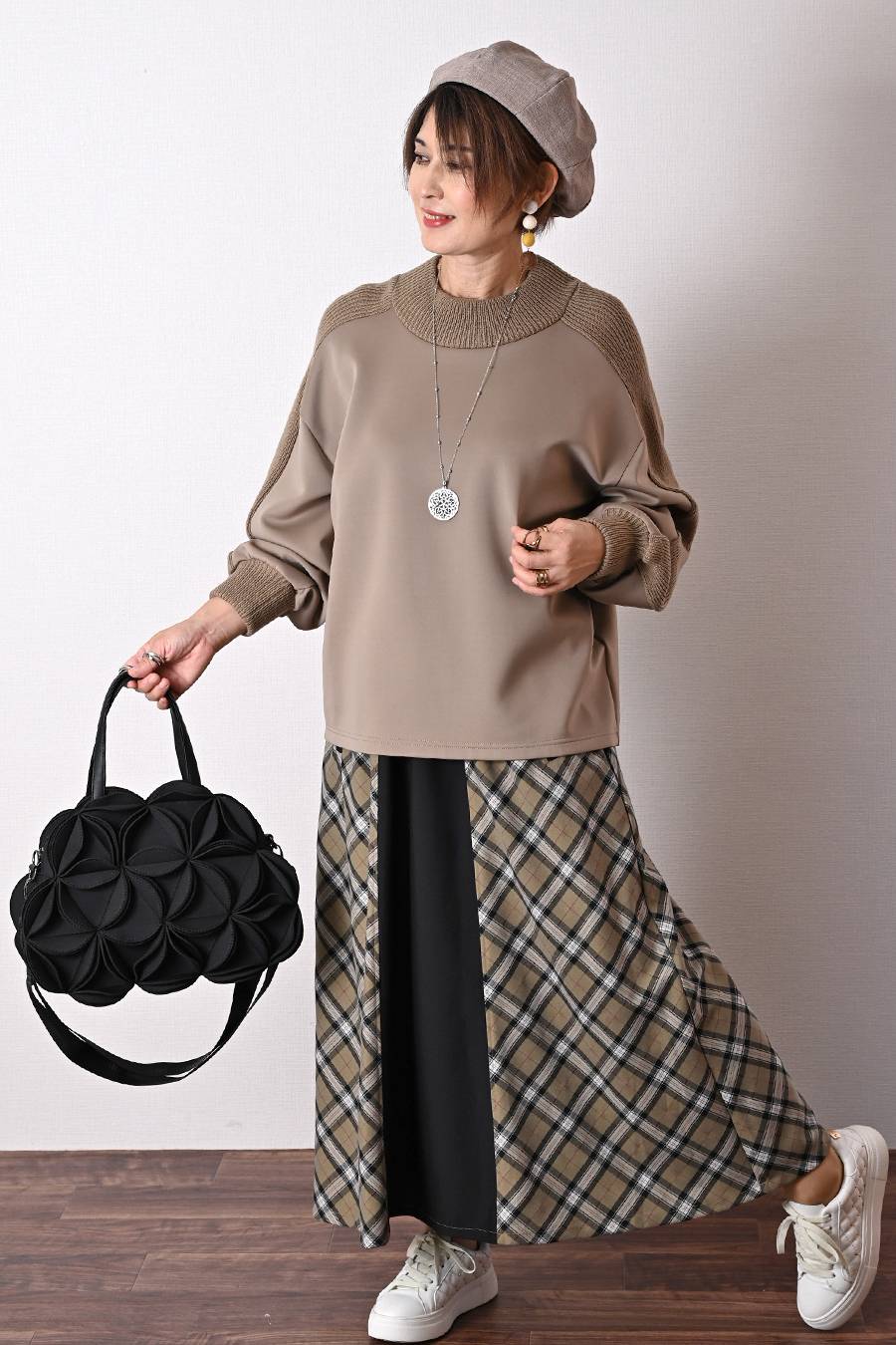 スワロフスキー アラベスクデザインネックレス