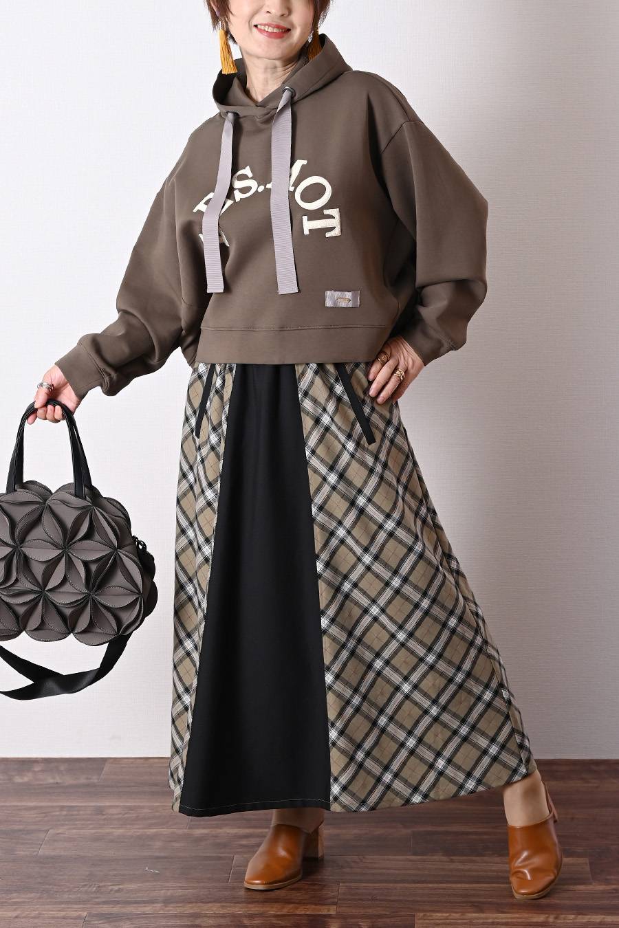 広がりすぎない美ライン!バイヤスチェック×無地 フレアスカート