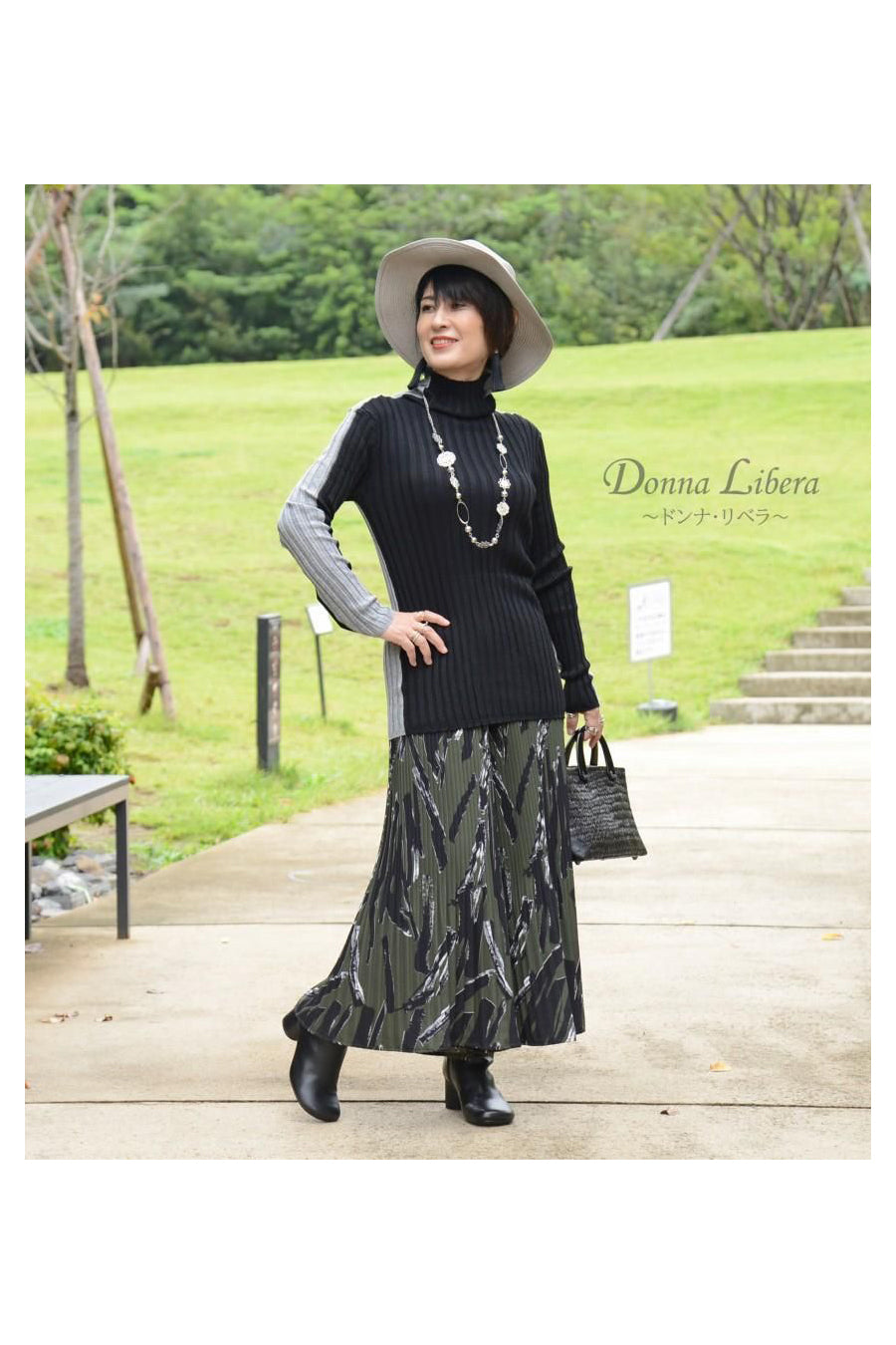 軽量フラワーロングネックレス