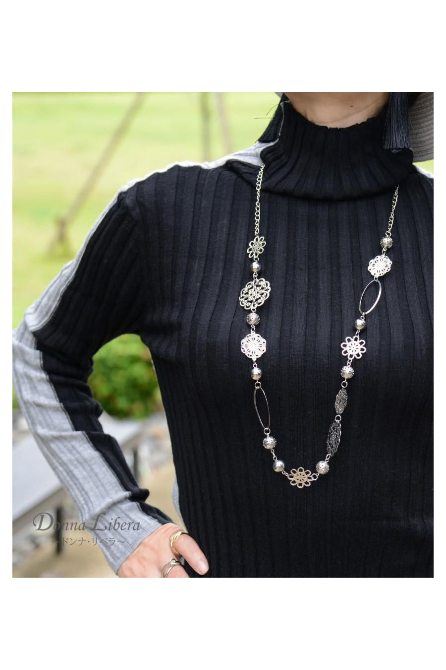 軽量フラワーロングネックレス