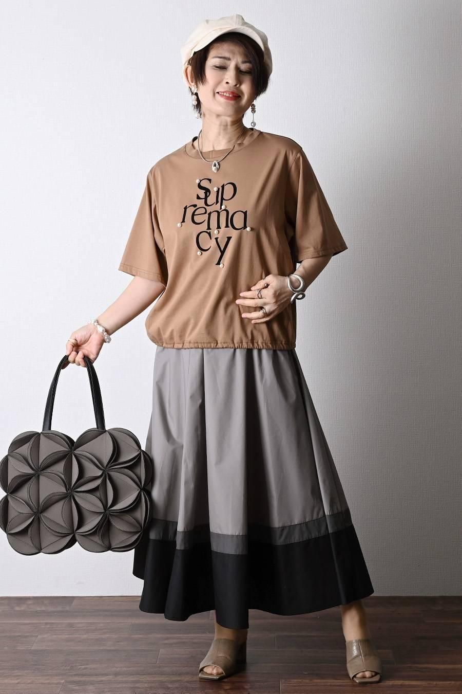 フロッキープリント＆パール 格上カットソー＋トリコロールフレアスカート2点セットコーデ