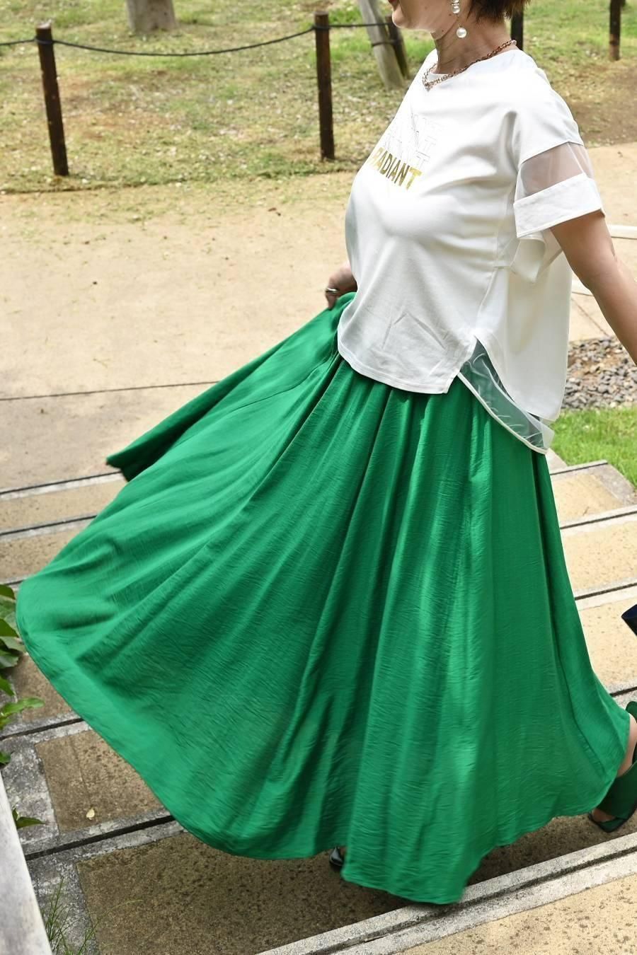 微光沢8枚接（は）ぎフレアスカート
