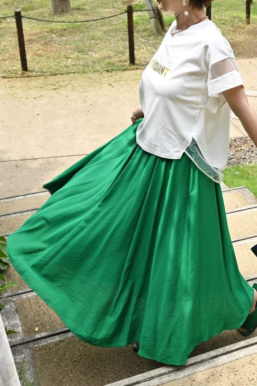 スクエア型チュール切り替えプルオーバー+微光沢8枚接ぎフレアスカート