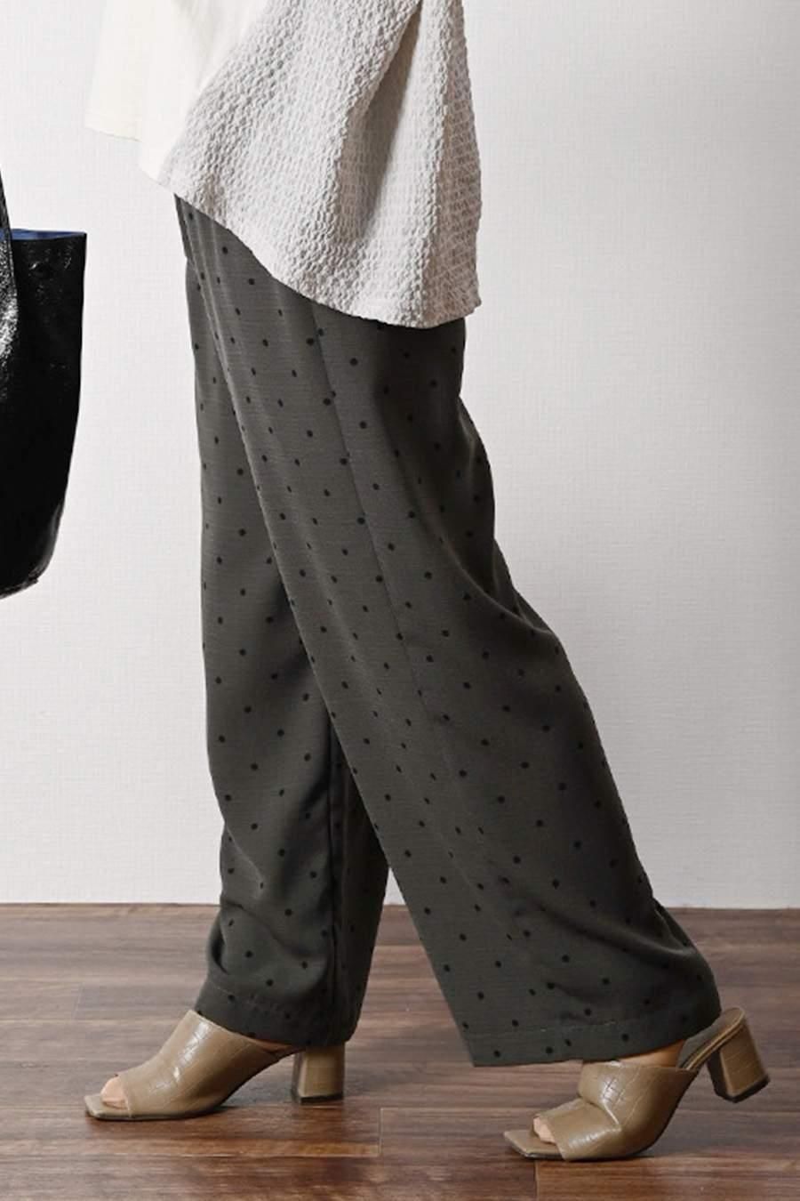 異素材切り替え ロゴ入りカットソー+水玉プリントワイドパンツ2点セットコーデ