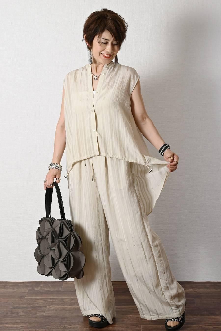 シャドーストライプキャップスリーブブラウス＋シャドーストライプワイドパンツ2点セットコーデ