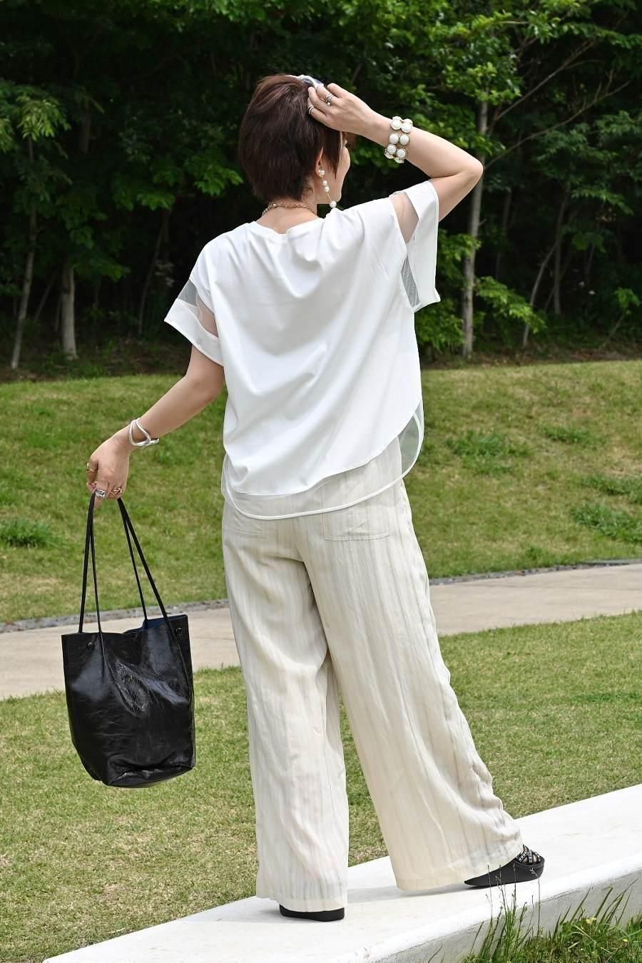 大人の理想の肌見せが叶う！箔プリント＆チュール切り替えカットソー