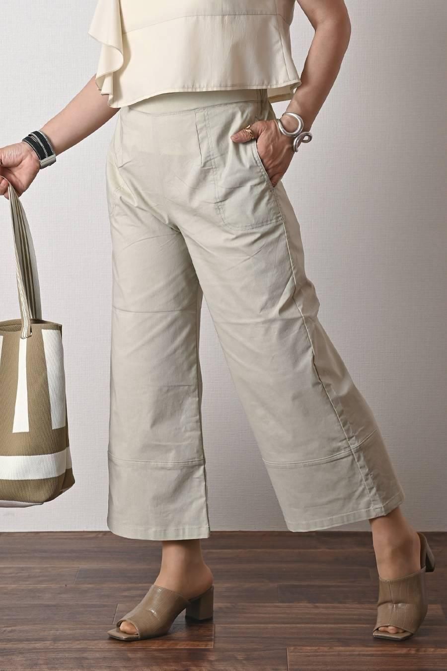 フリル切り替えアシンメトリーブラウス+シャンブレースーパーストレッチワイドパンツ2点セットコーデ