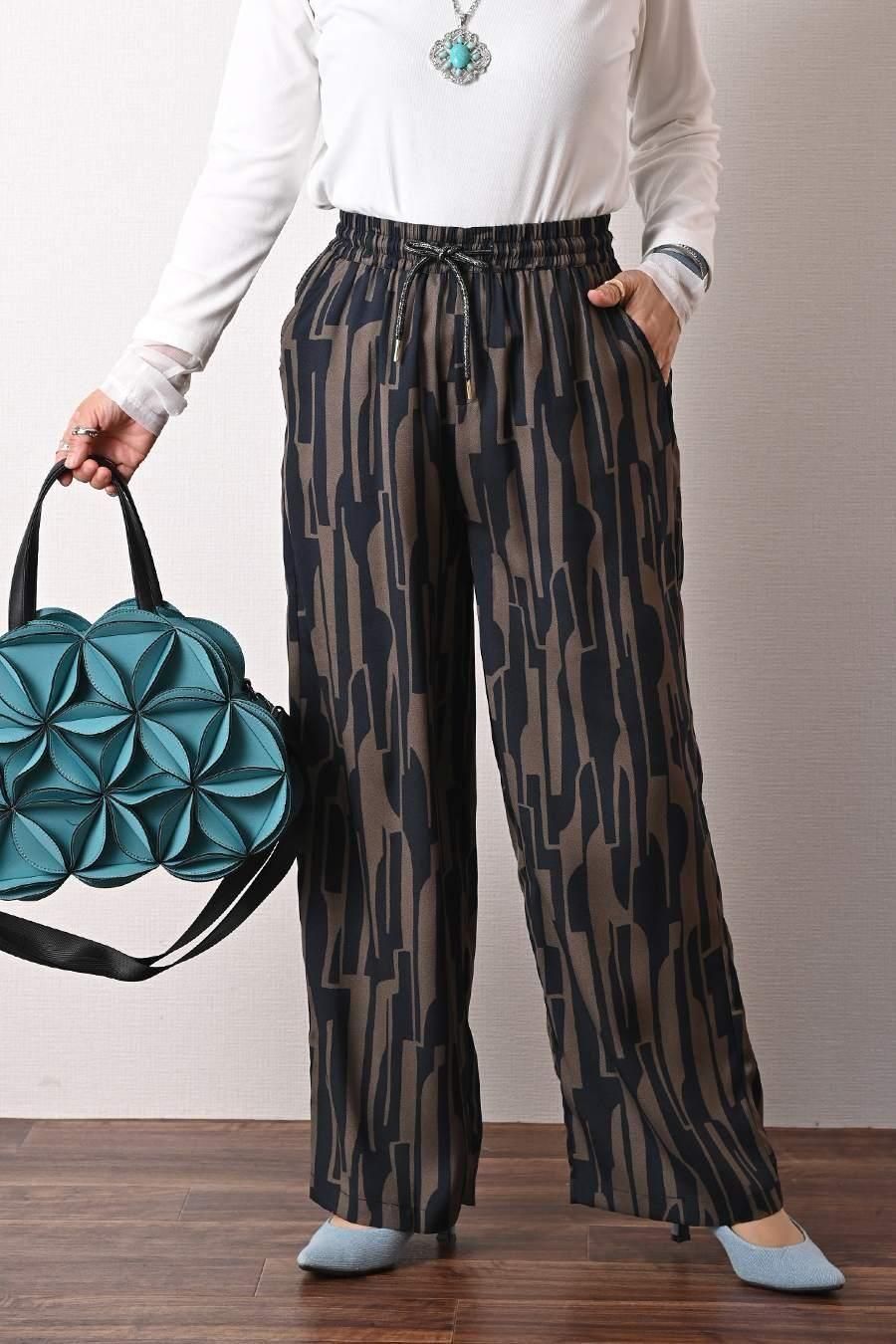 レース ブラウス＋サテン風ワイドパンツ2点セット　＜クーポンでメンバーPriceからMAX10%OFF＞