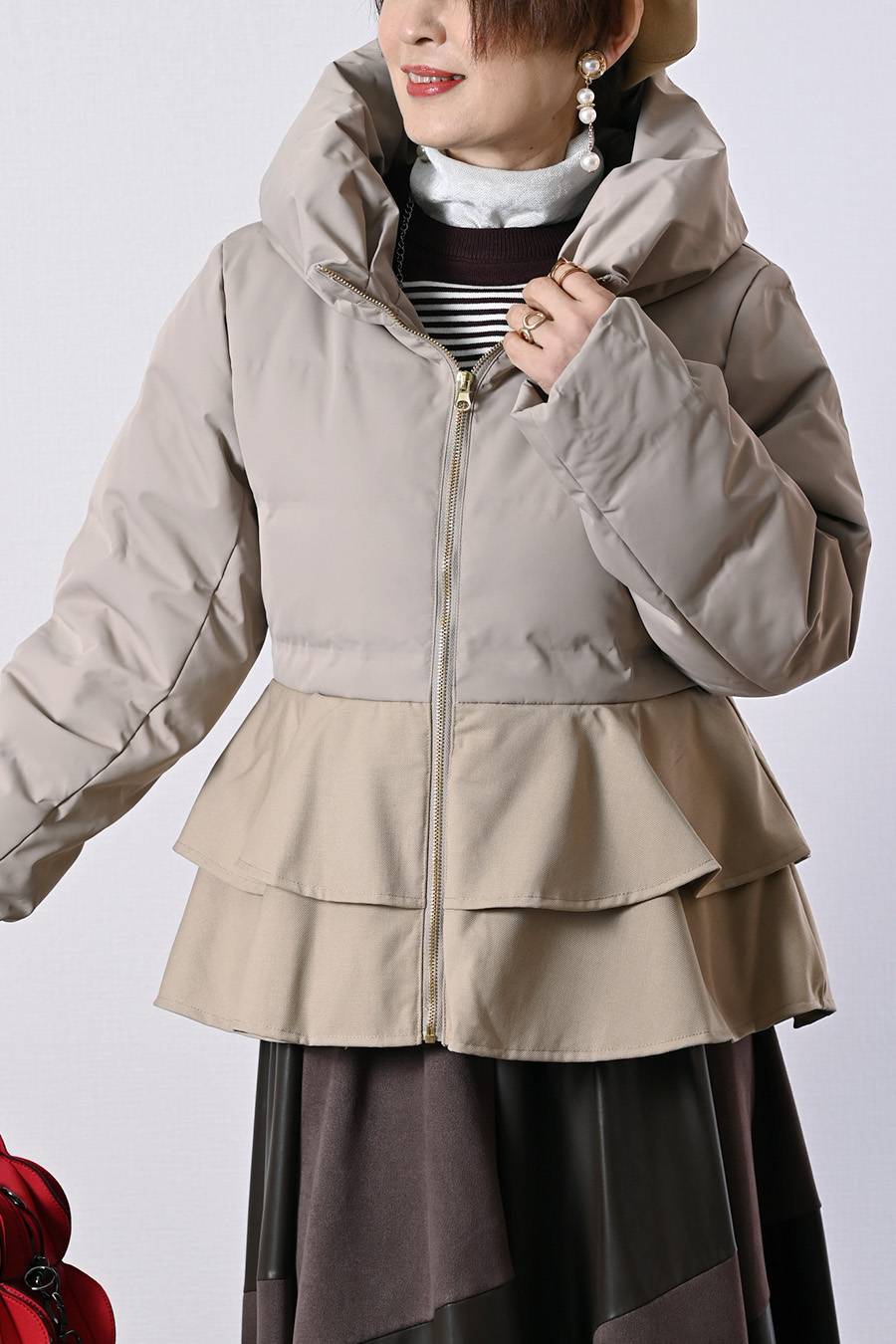 まさに大人女性の為のアウター！ペプラム切り替えダウンジャケット