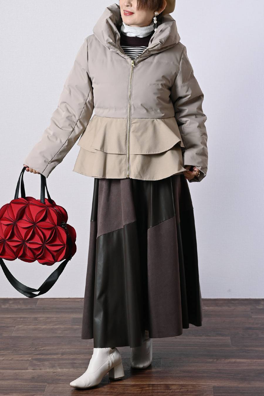 まさに大人女性の為のアウター！ペプラム切り替えダウンジャケット