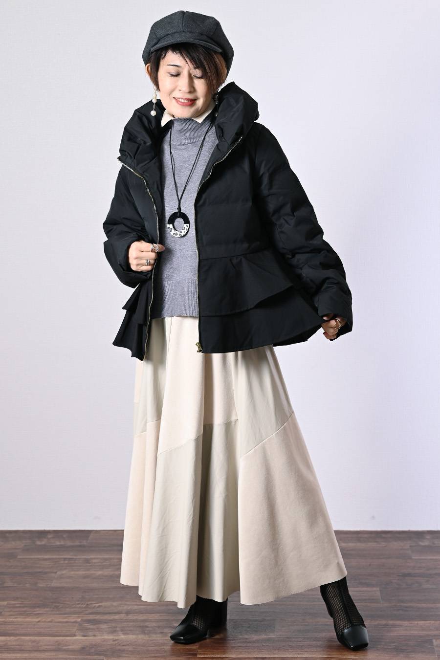 まさに大人女性の為のアウター！ペプラム切り替えダウンジャケット