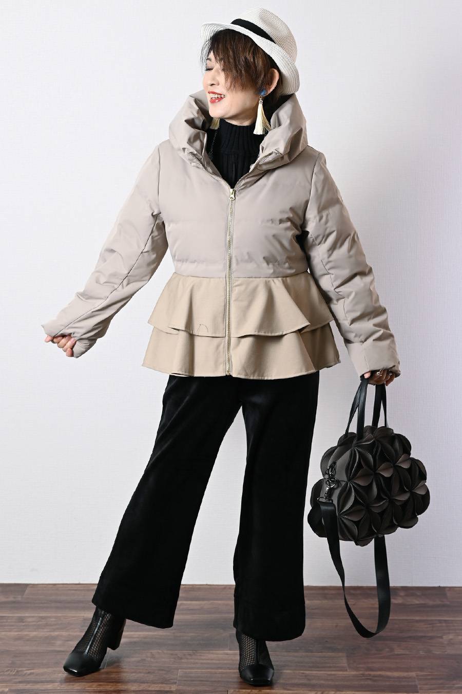 まさに大人女性の為のアウター！ペプラム切り替えダウンジャケット