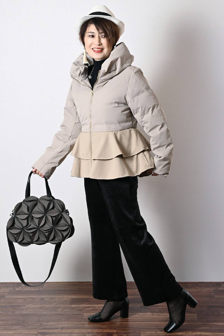 まさに大人女性の為のアウター！ペプラム切り替えダウンジャケット