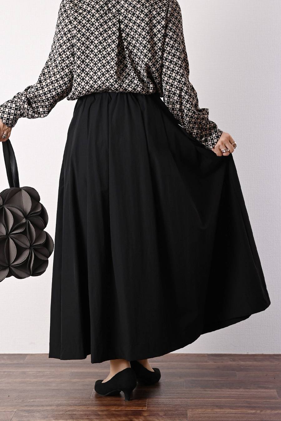 軽量タック＆ギャザー フレアスカート