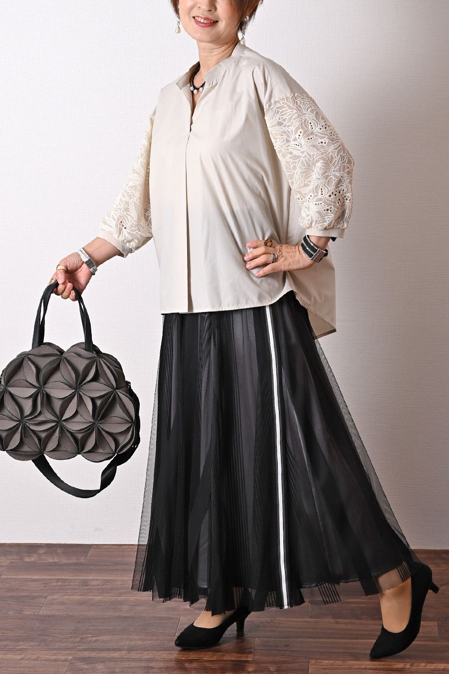 エンブロイダリーレーススリーブブラウス