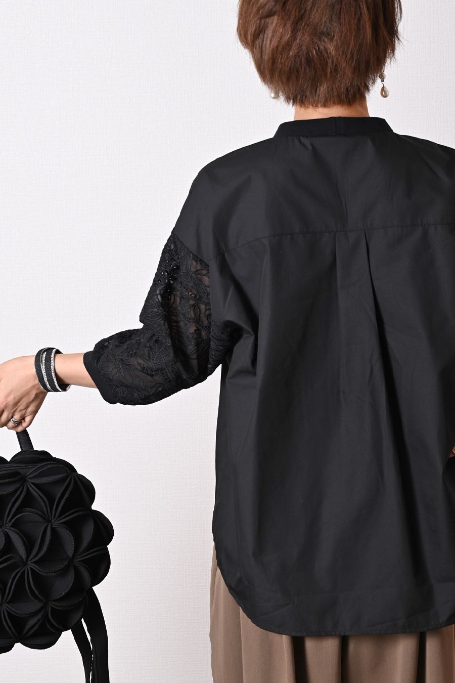 エンブロイダリーレーススリーブブラウス