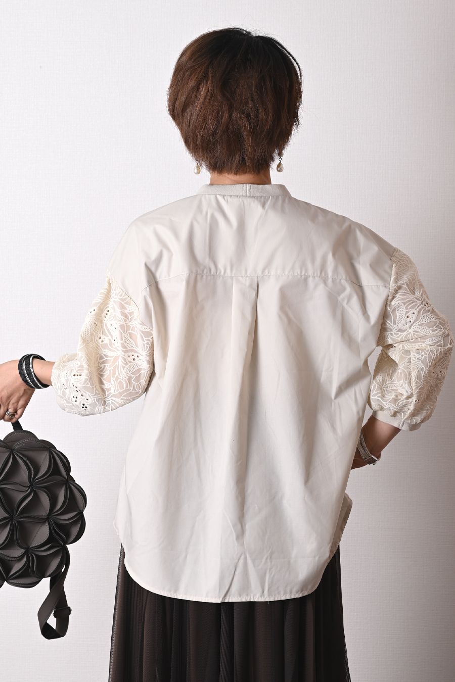 エンブロイダリーレーススリーブブラウス