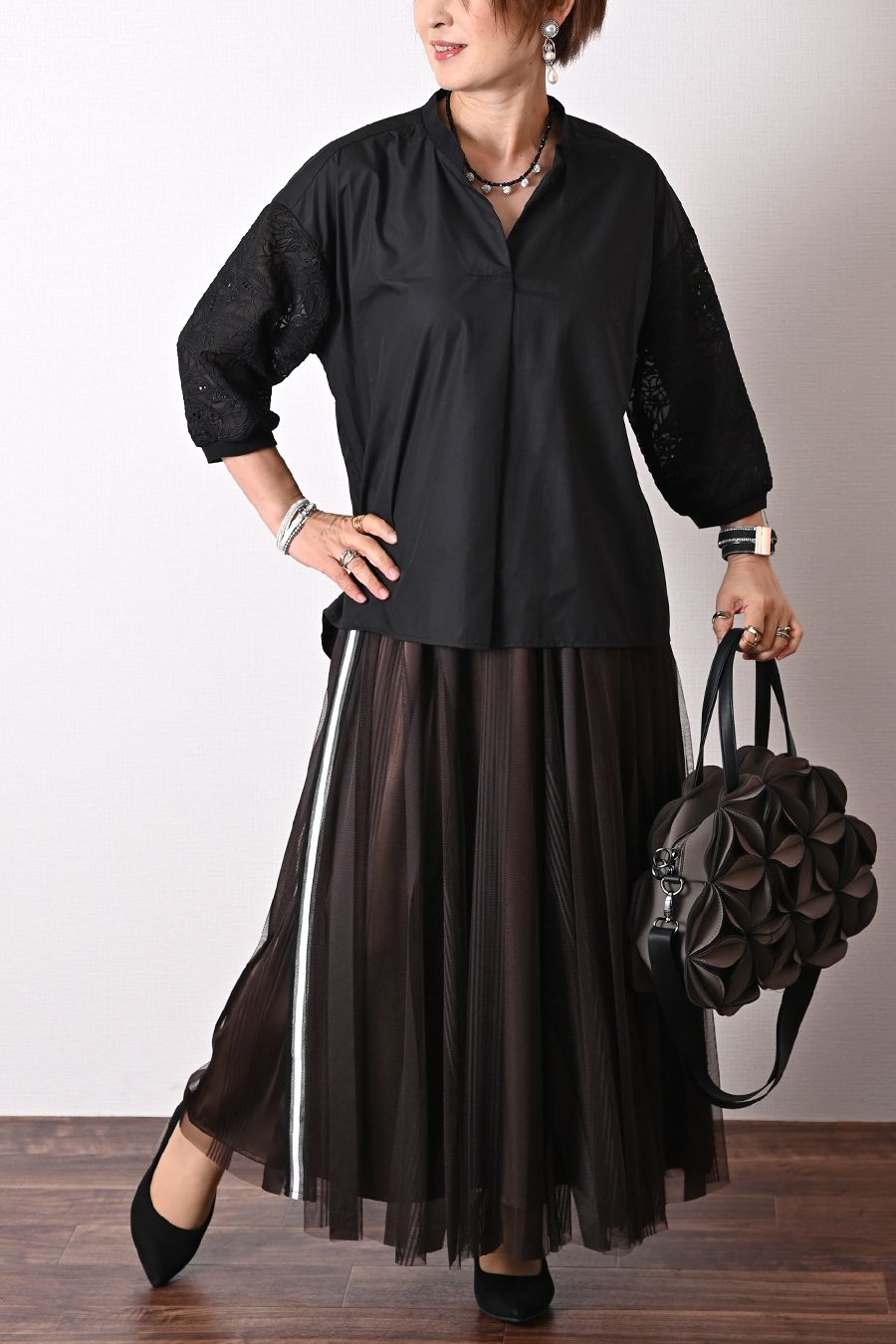 エンブロイダリーレーススリーブブラウス