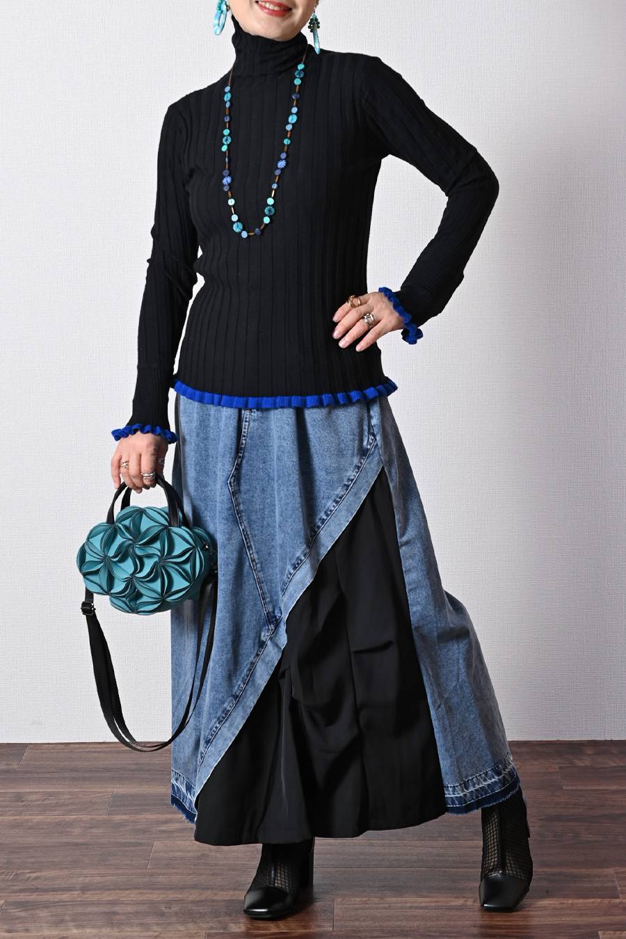 柔らかワイドリブ 裾フリル配色ニット